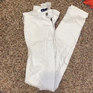 Ripped hollister high rise skinny jeans!